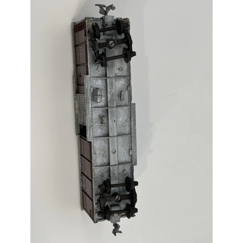 Vintage Roundhouse HO Santa Fe 40 ft Truss-Side Train Boxcar Diecast Truck Kit